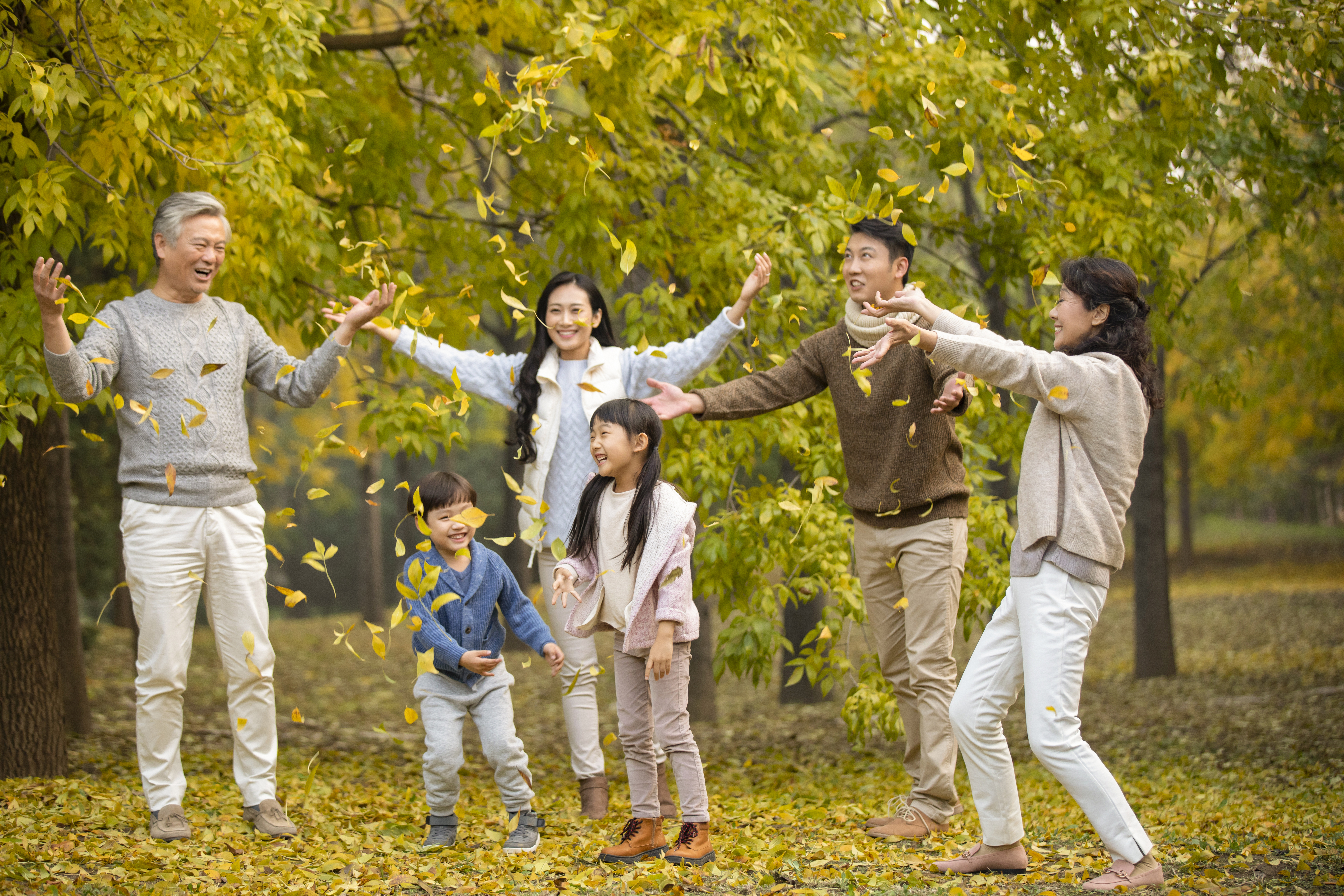 family welcoming fall